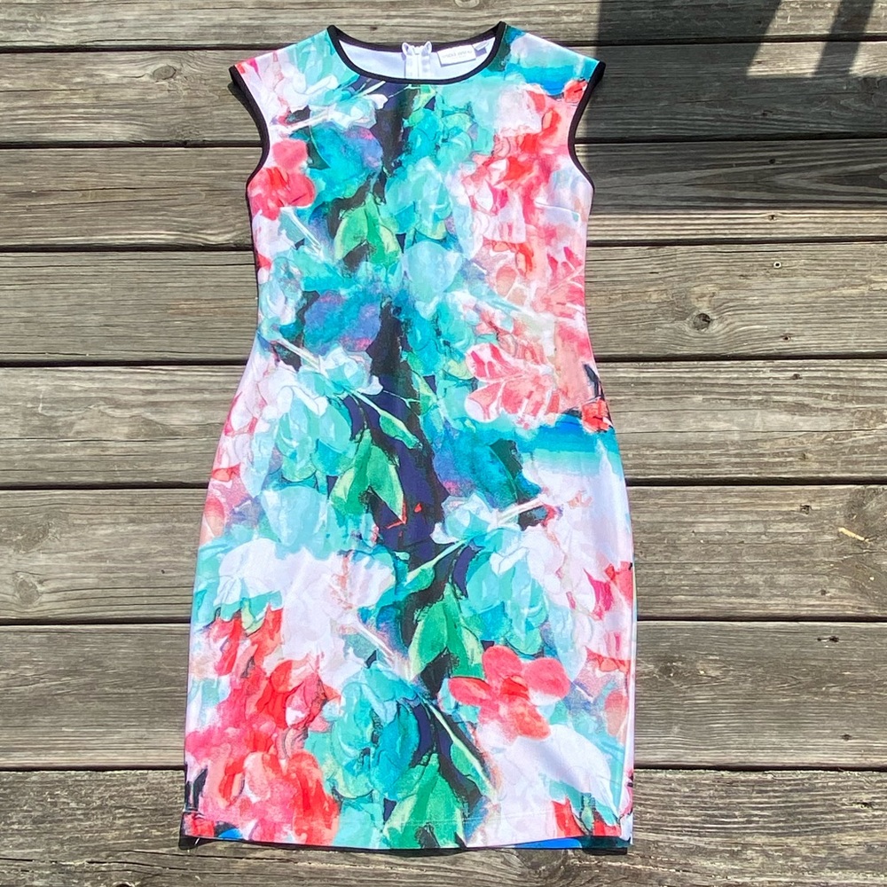 Bisou Bisou floral sheath dress sleeveless with contrast Sz Small